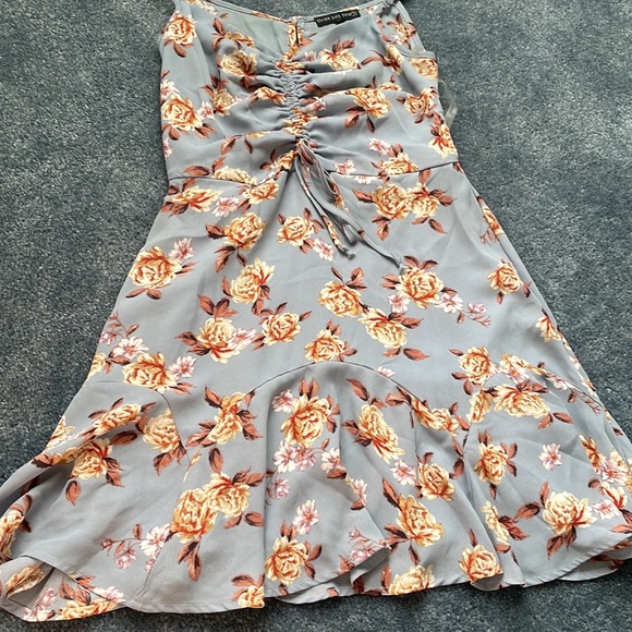 Cute Ruched Blue Flouncy Floral Mini Dress for Summer/Spring - Picture 5 of 6